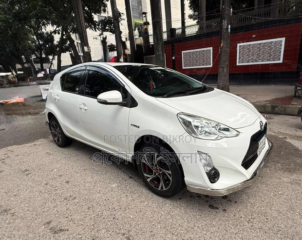 Toyota Aqua 2016 White