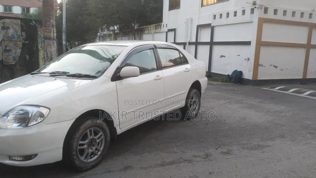 Toyota Corolla 2001 White