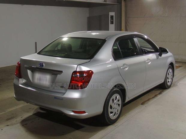 Toyota Axio 2021 Silver