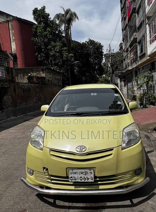 Toyota Passo Sette 1.5 AWD 2009 Yellow