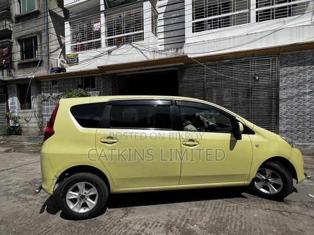 Toyota Passo Sette 1.5 AWD 2009 Yellow