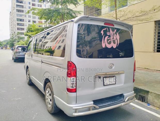 Toyota Grand HiAce 2000 Silver