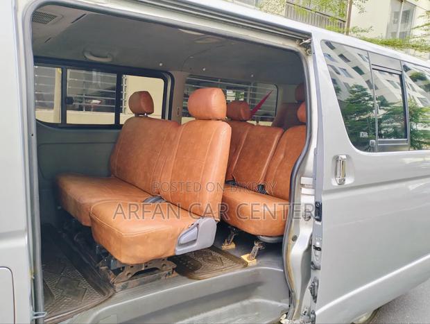 Toyota Grand HiAce 2000 Silver