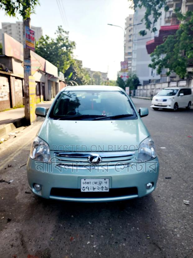 Toyota Raum 2009 Silver