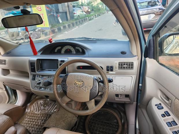Toyota Raum 2009 Silver