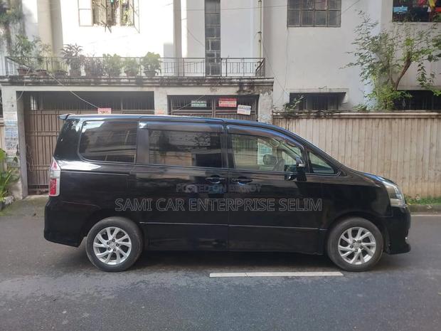 Toyota Noah 2009 Black