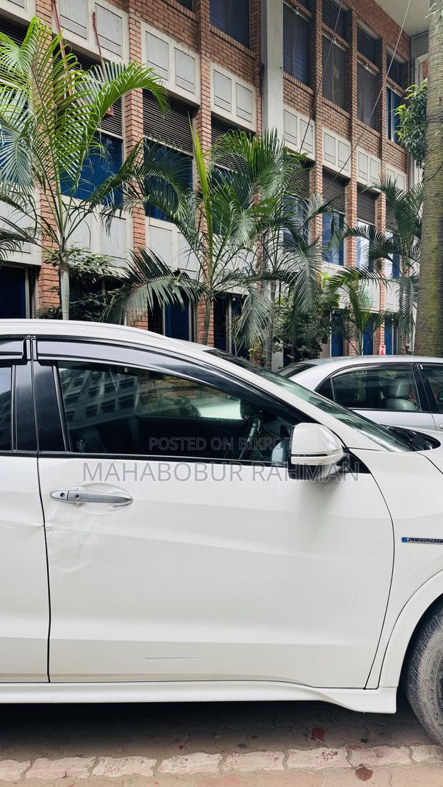 Honda Vezel 1.5 Hybrid 2WD 2015 Pearl