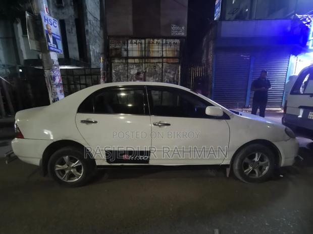 Toyota Corolla 2001 White