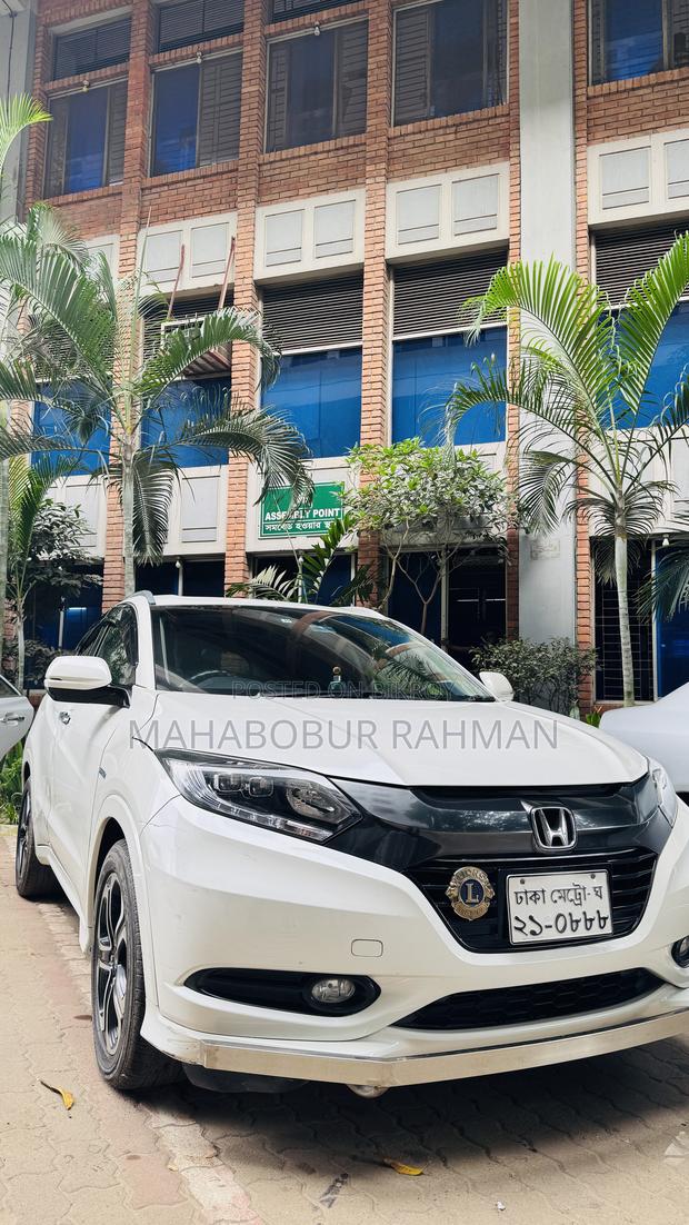 Honda Vezel 1.5 Hybrid 2WD 2015 Pearl