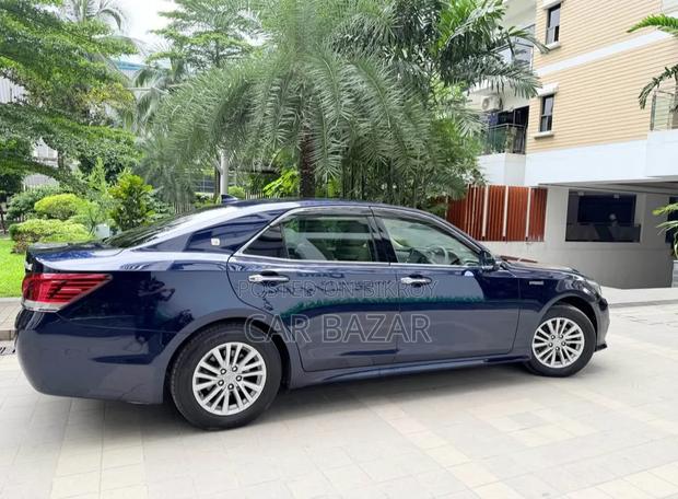 Toyota Crown 2016 Blue