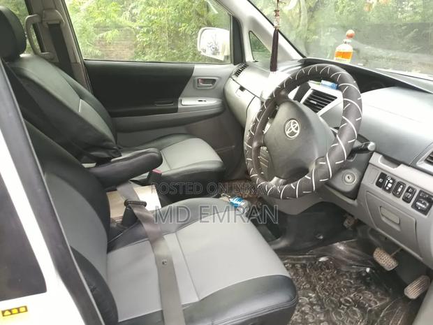 Toyota Noah 2006 Pearl