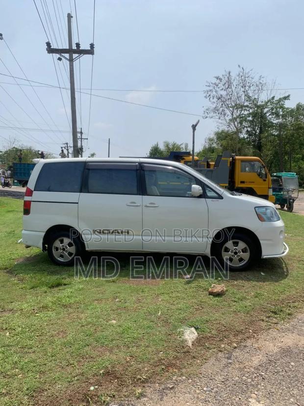 Toyota Noah 2006 Pearl
