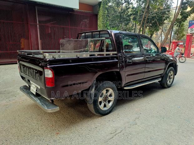 Toyota Hilux 2004