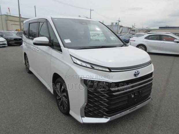 Toyota Voxy 2022 Pearl