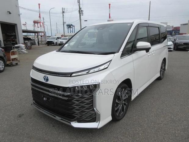 Toyota Voxy 2022 Pearl