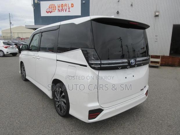 Toyota Voxy 2022 Pearl