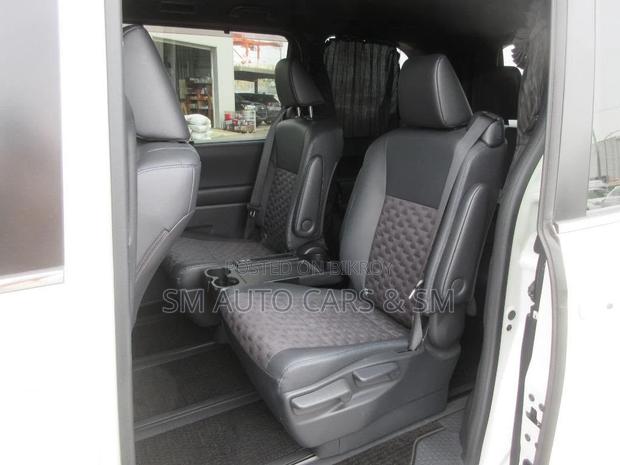 Toyota Voxy 2022 Pearl