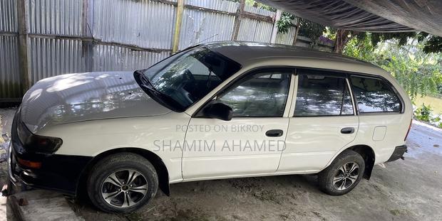Toyota Corolla 1999 White