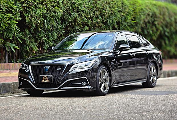 Toyota Crown 2018 Black