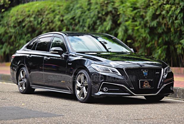 Toyota Crown 2018 Black