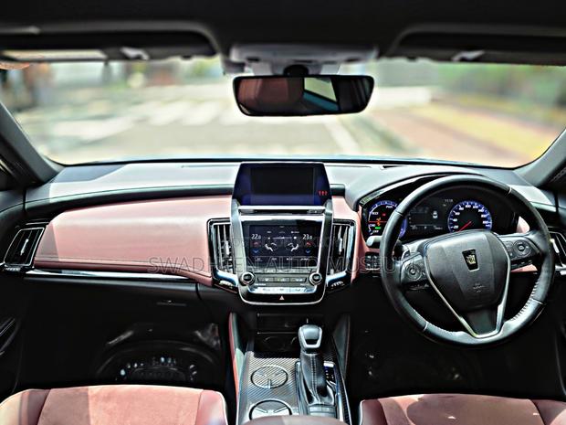 Toyota Crown 2018 Black