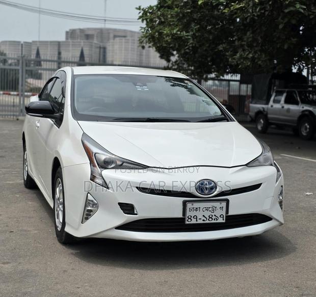 Toyota Prius 4dr Hatchback (1.8L 4cyl Gas/Electric Hybrid CVT) 2016