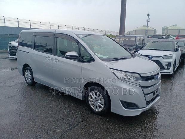 Toyota Noah 2021 Silver