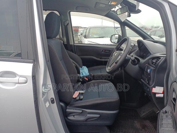 Toyota Noah 2021 Silver
