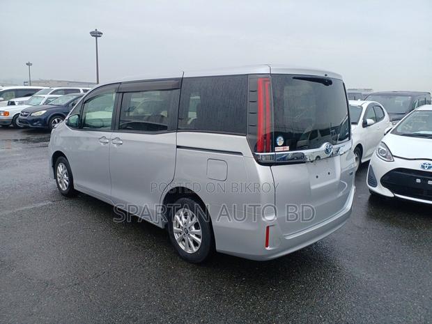 Toyota Noah 2021 Silver
