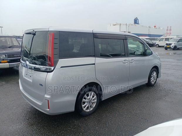 Toyota Noah 2021 Silver