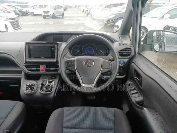 Toyota Noah 2021 Silver