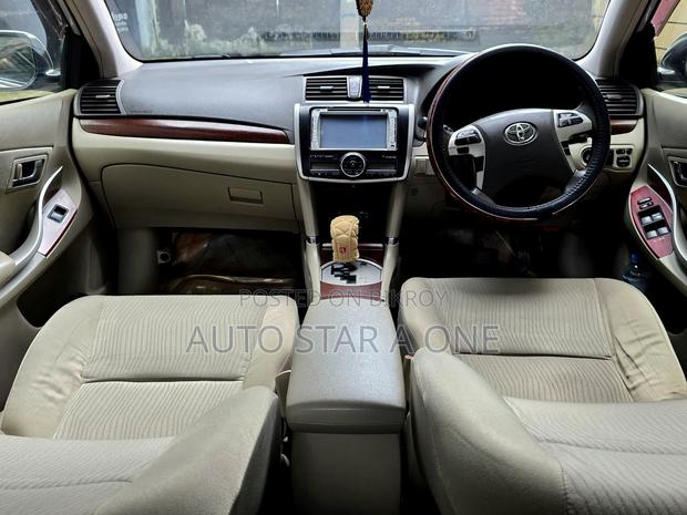 Toyota Premio 1.5 FWD 2012 Silver