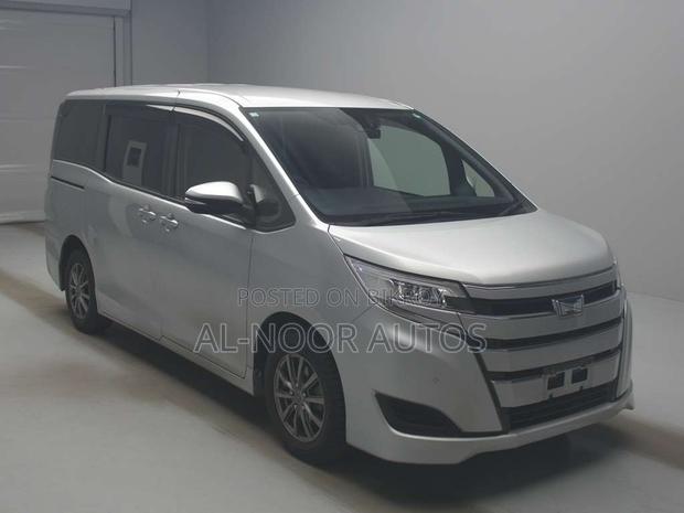 Toyota Noah 1.8 FWD Hybrid (7 Seater) 2021 Silver