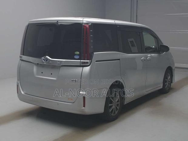 Toyota Noah 1.8 FWD Hybrid (7 Seater) 2021 Silver