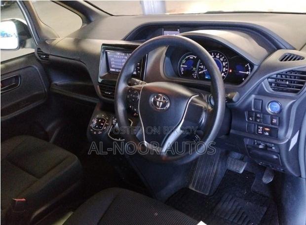 Toyota Noah 1.8 FWD Hybrid (7 Seater) 2021 Silver
