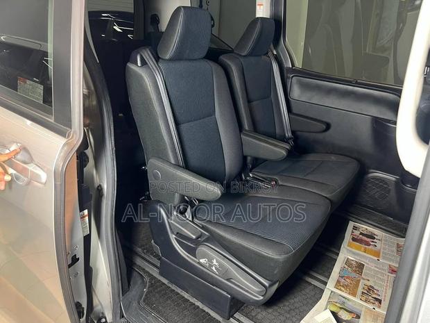 Toyota Noah 1.8 FWD Hybrid (7 Seater) 2021 Silver