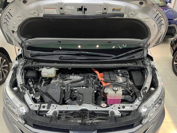 Toyota Noah 1.8 FWD Hybrid (7 Seater) 2021 Silver