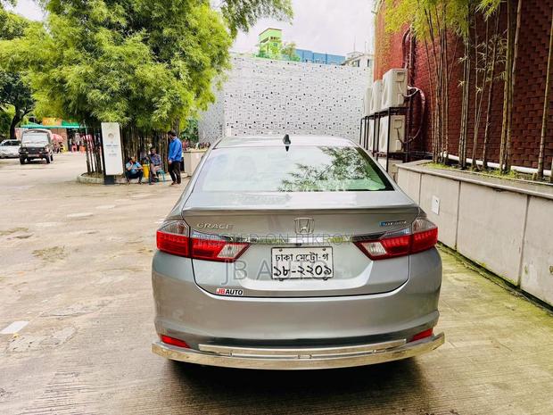 Honda Grace 2017 Silver
