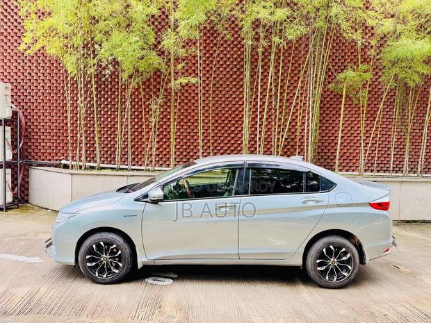 Honda Grace 2017 Silver