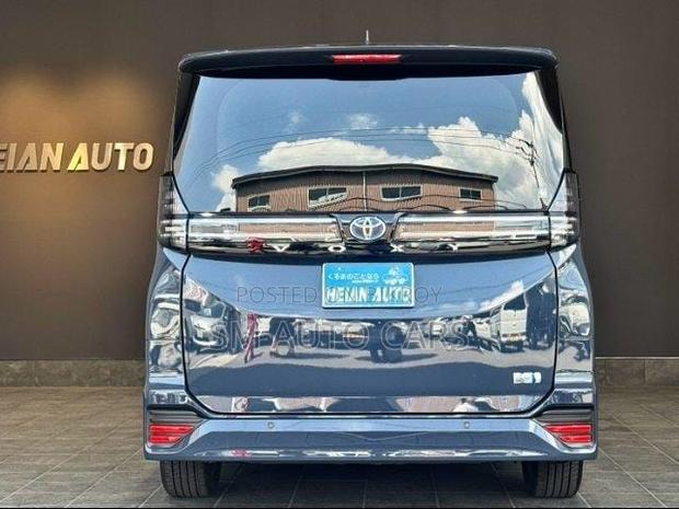 Toyota Voxy Hybrid S-Z 2WD 7-Seater 2023 Gray