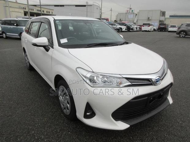 Toyota Corolla Fielder 1.5 Hybrid FWD 2021 White