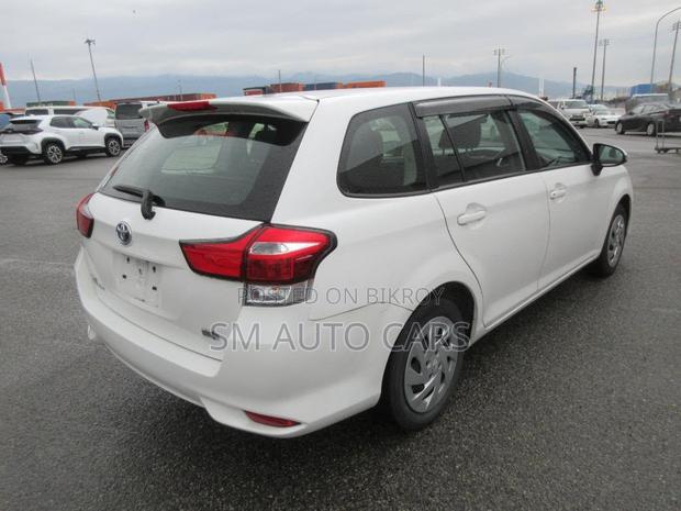 Toyota Corolla Fielder 1.5 Hybrid FWD 2021 White