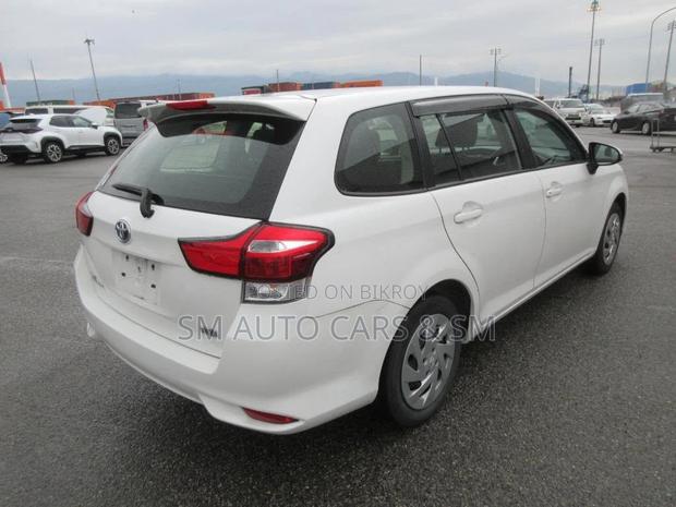 Toyota Corolla Fielder 1.5 Hybrid FWD 2021 White
