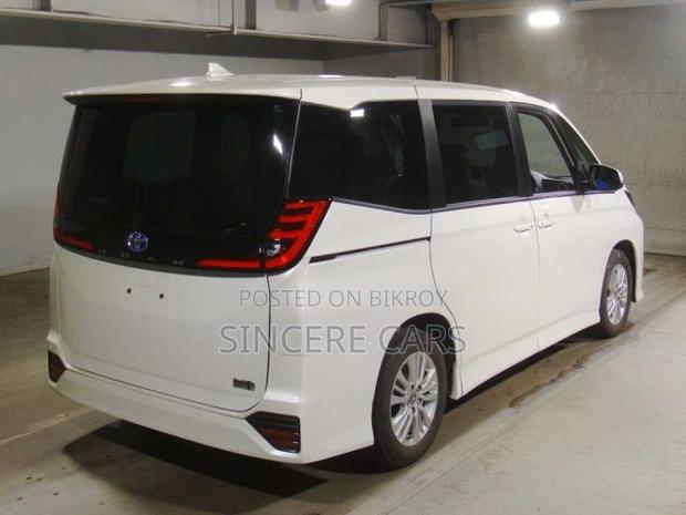 Toyota Noah 2022 Pearl