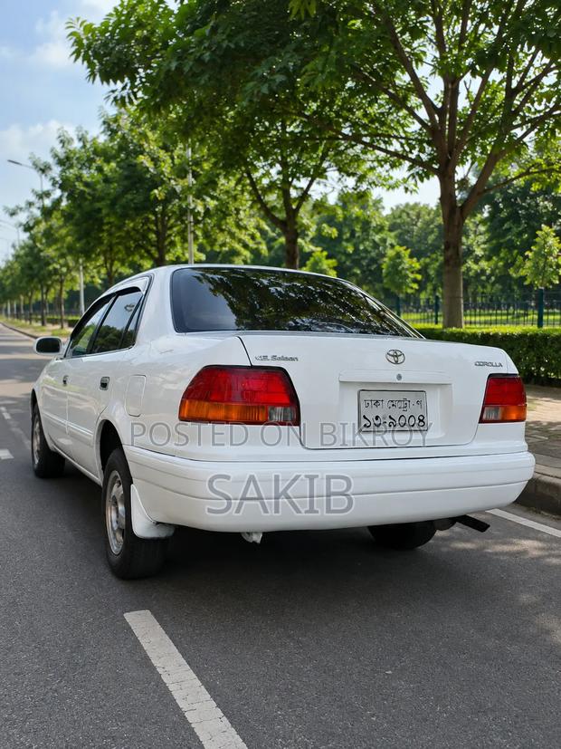 Toyota Corolla 2001 White