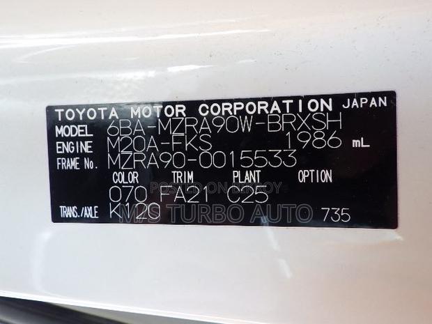 Toyota Voxy 2022 Pearl
