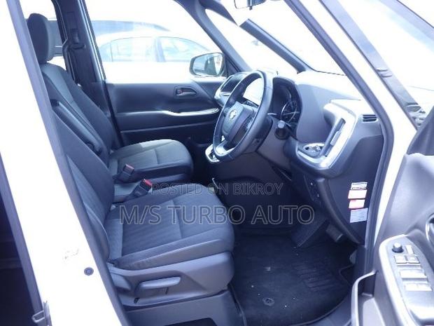 Toyota Voxy 2022 Pearl