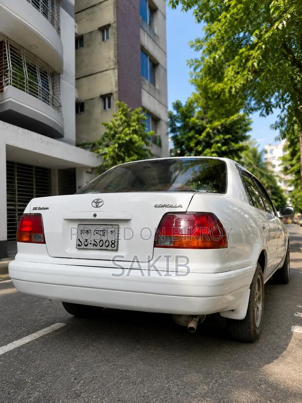Toyota Corolla 2001 White