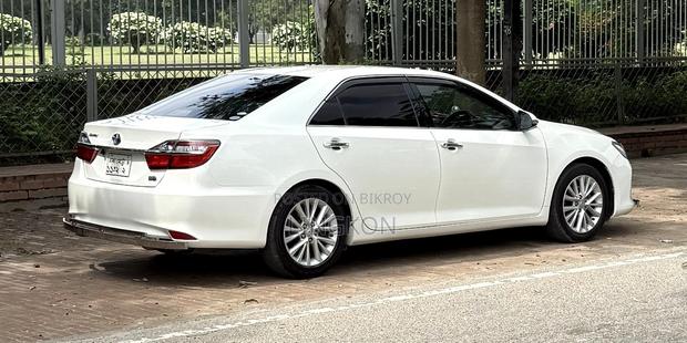 Toyota Camry Hybrid SE 2023 Pearl