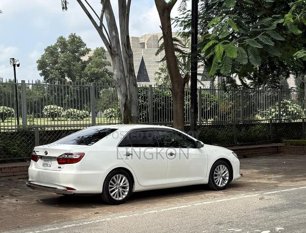 Toyota Camry Hybrid SE 2023 Pearl